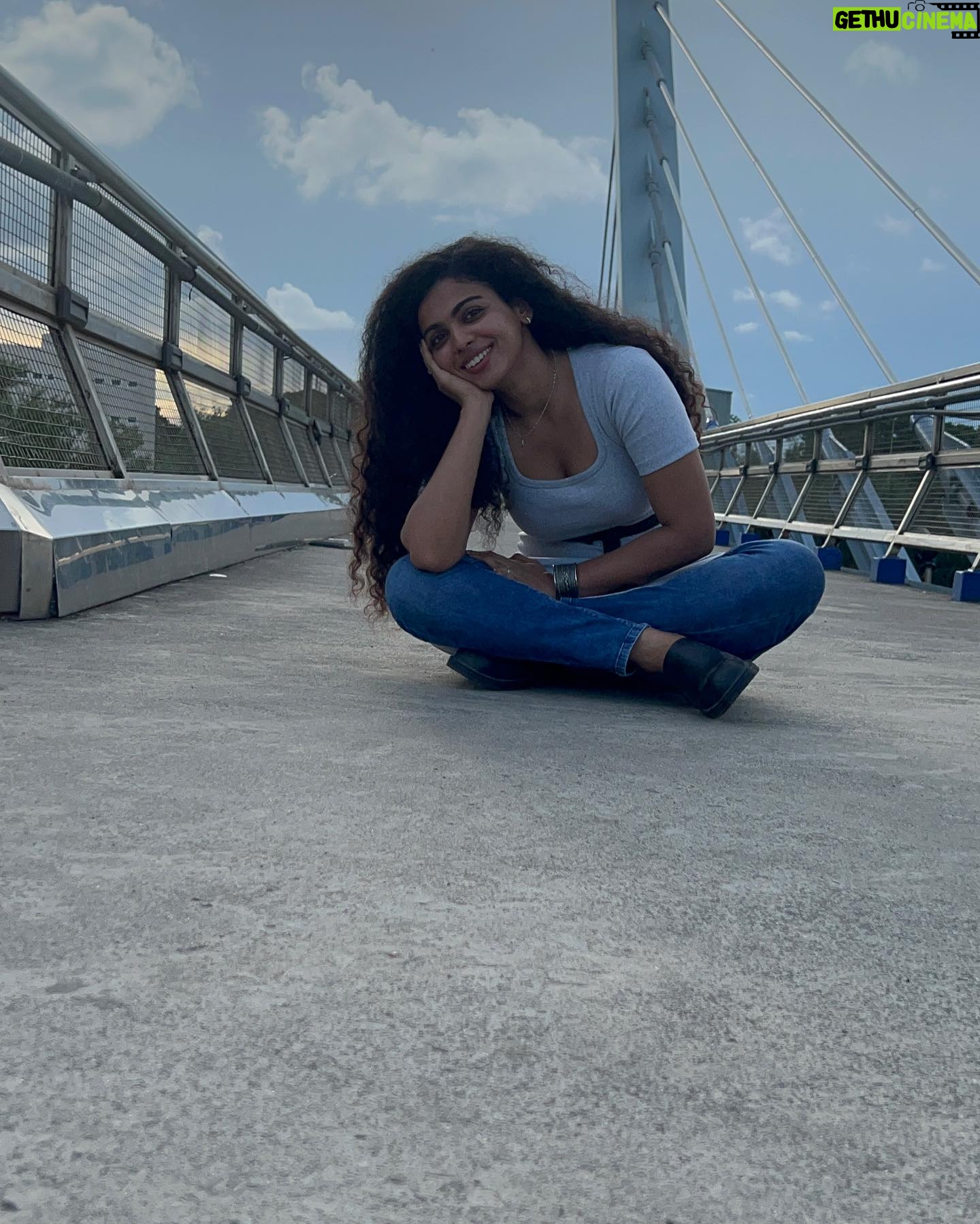 Padeni Kumar - 41.8K Likes - I should have posed better🤪 Out of poses pose😅
.
.
#pose #fun #portrait #curly #bridge #nomakeup #passion #trend