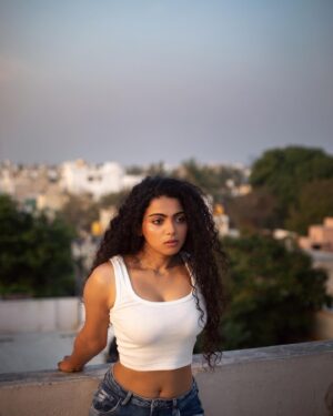 Padeni Kumar Instagram - Be a lion in your own den🔥
.
Pc: @vijayfredrick_secrets 
.
#bold #sunset #curly #beauty #portrait #fun #fire #love