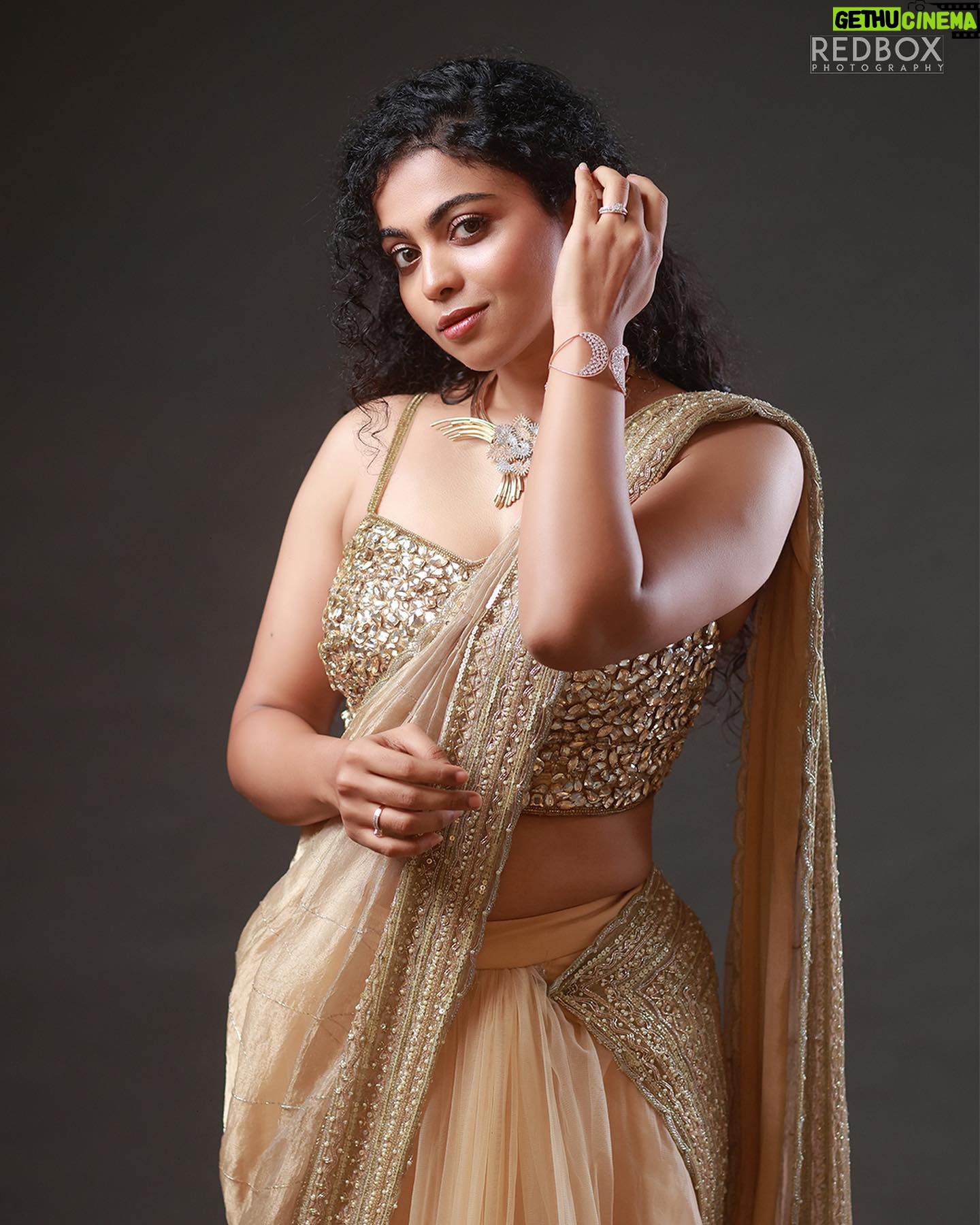 Padeni Kumar - 59.1K Likes - Rise high like no one can reach you 🔥
.
Makeover : @makeupandhairbyrehana
Wearing : @fatiz_official
Jewelry : @jjjewellerymart
Shot by : @redboxphotography
Concept & Styling : @makeoverbyimti
.
#portraits #photography #cinema #padinekumar #curly #love #eyes #makeup