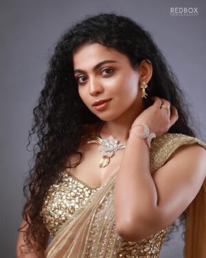 Padeni Kumar Instagram - Rise high like no one can reach you 🔥
.
Makeover : @makeupandhairbyrehana 
Wearing : @fatiz_official
Jewelry : @jjjewellerymart
Shot by : @redboxphotography
Concept & Styling : @makeoverbyimti
.
#portraits #photography #cinema #padinekumar #curly #love #eyes #makeup