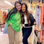 Padmini Kolhapure Instagram - Fan moment singing my favourite song with the gorgeous diva herself @padminikolhapure … Nostalgic💕🧿😍 #myARTismysoul #amybillimoriahouseofdesign