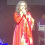 Padmini Kolhapure Instagram - Tooooo much love ❤️ ❤️❤️ At #laxmikantpyarelalliveinconcert #zeenataman #ratiagnihotri #sudeshbhosle #kavitakrishnamurthy #amitkumarganguly #sadhnasargam #priyankamitra #siddharth @prriahaiderproductions