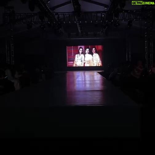Padmini Kolhapure Instagram - Feeling elated 💯 🙏Our first ever ramp show for #padmasitaa @sita_talwalkar @mysorefashionweek 👏👏👏 @padmasitaa @lokesharmaofficial @parulbindal @jayanthiballal @beetlebee