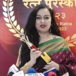 Padmini Kolhapure Instagram - Honoured to receive the Maharashtra Ratna award 🙏 I want to thank all of you who have been part of this unforgettable journey #gratitude #maharashtra #mumbai #kolhapur