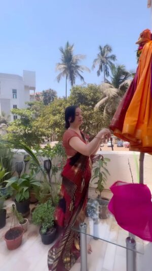 Padmini Kolhapure Instagram - #happygudipadwa 
tumha sarvana sukhacha ani samrudhicha javo 🙏🙏🙏
The saree I’m wearing is (40 plus years old ) #madeinjapan when I modelled for Padmini Sarees . Still spic and span 👌
#happychaitranavratri #happychetichand #happyugadi 
@shraddhakapoor