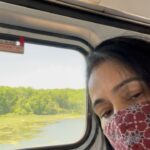 Padmini Kolhapure Instagram - Ohhh how I loveee train travel 🥰 brings back sohhh many memories from #virarspecial 👌to #amtrak to #eurorail 😉 bachpan sey abhi tak 🥰