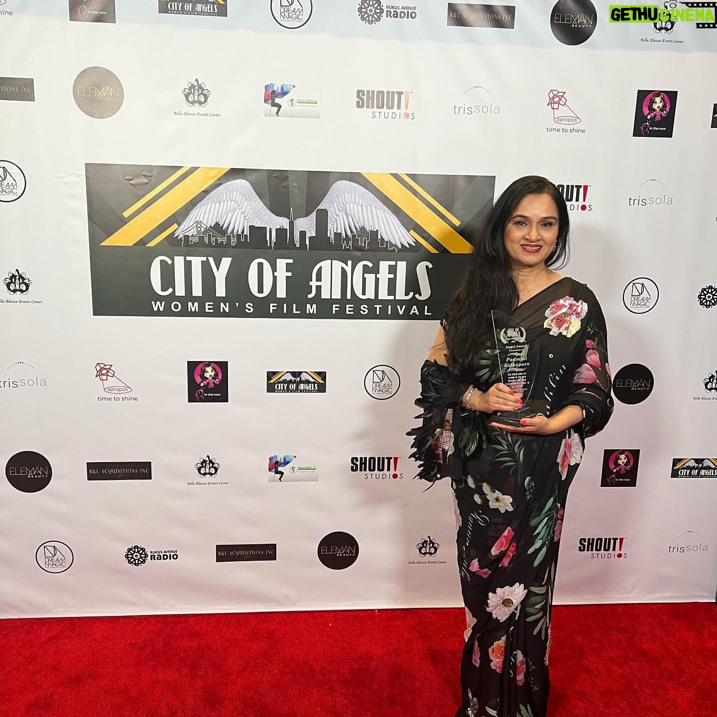 Padmini Kolhapure Instagram - Gratitude @cityofangelswomensfilmfest for this honour š loved the energy! congratulations to all the women achievers ! Their vision, their talent ššš @lisakcrosato @iamjessekalsi Outfit courtesy @padmasitaa