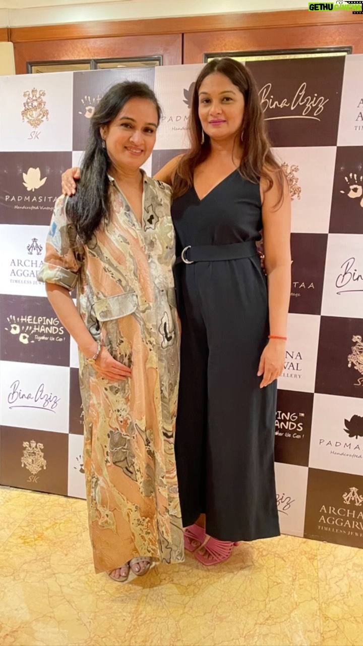 Padmini Kolhapure Instagram - Great evening ! Fantabulous ladies π what a great show A Royal Rendezvous with @padmasitaa @archanaaggarwalofficial @beetlebee @sita_talwalkar @smitathackeray @drmadhuakhourichopra @zarinekhan1207 @dolly.jain @tejukolhapure @shannonksinger @sangeetakilachandofficial @helpinghandsfoundationindia @parulchawla9 @smita.gondkar @parulbindal @amybillimoria @itsjyotikapoor Last but not the least @talatazizofficial And many many π€