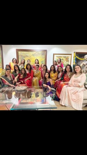 Padmini Kolhapure Instagram - Great Pooja #karwachauth 
best hostess @kapoor.sunita 💕
@laali_dhawan @rimosky @neelamkotharisoni @maheepkapoor @bhavanapandey @officialraveenatandon @theshilpashetty @shazamorani @natashadalallabel @krishikalulla @jaanvidhawan @akankshamalhotra