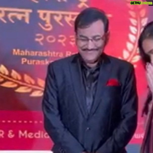Padmini Kolhapure Instagram - Honoured to receive the Maharashtra Ratna award 🙏 I want to thank all of you who have been part of this unforgettable journey #gratitude #maharashtra #mumbai #kolhapur