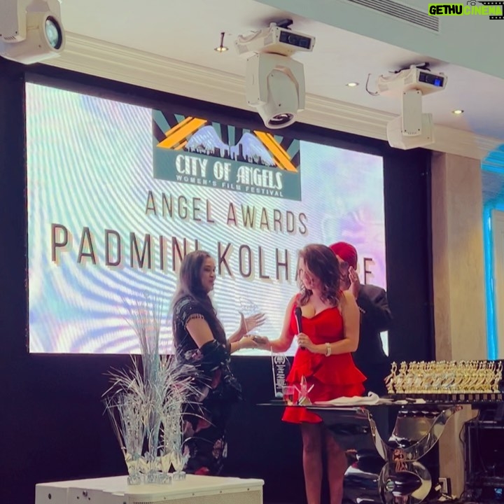 Padmini Kolhapure Instagram - Gratitude @cityofangelswomensfilmfest for this honour š loved the energy! congratulations to all the women achievers ! Their vision, their talent ššš @lisakcrosato @iamjessekalsi Outfit courtesy @padmasitaa