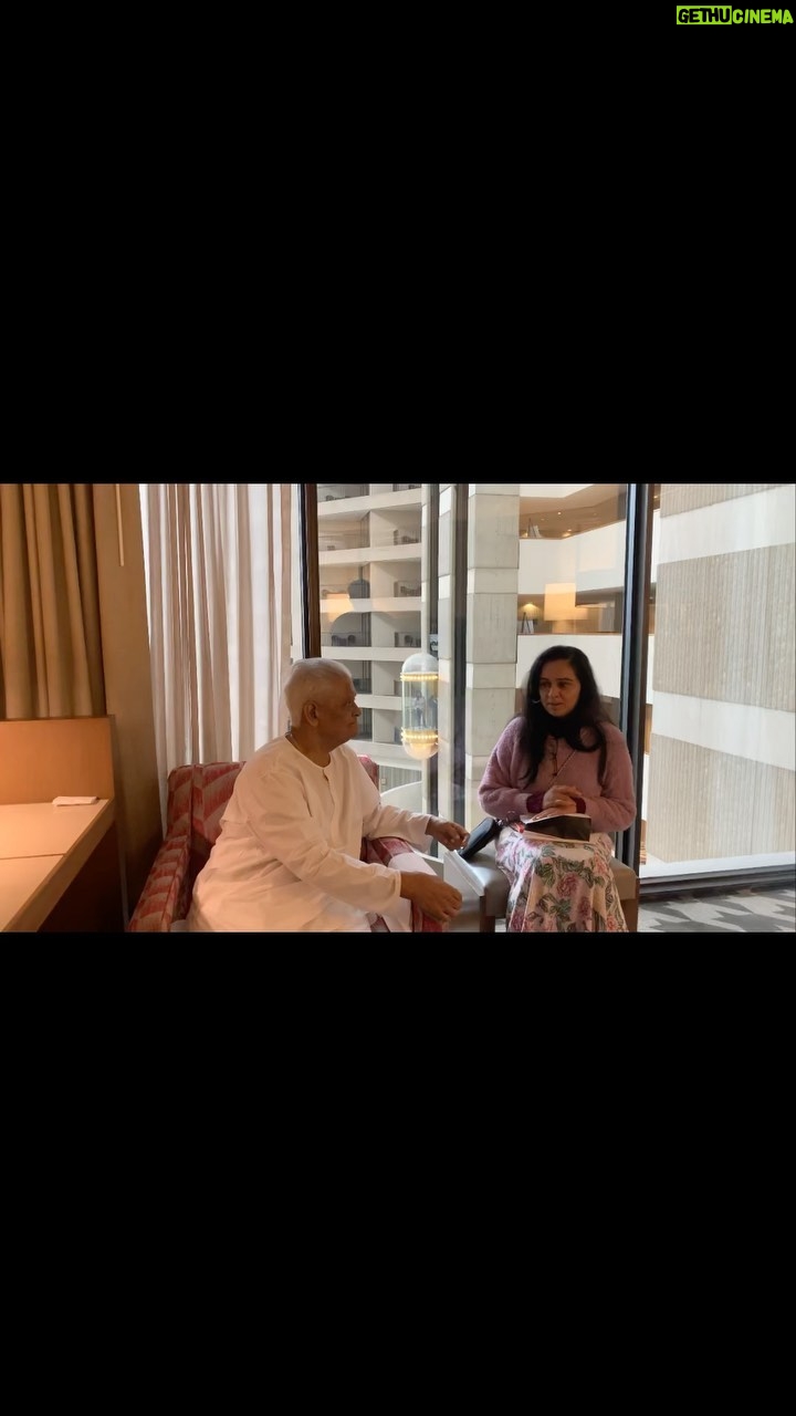 Padmini Kolhapure Instagram - Took blessings from Pyarelal ji .. koshish ki .. rehearsal with magicians (musicians) Sorry video bit dark #laxmikantpyarelal 🙏🙏🙏 #latamangeshkar 🙏🙏🙏 #kalyanjianandji 🙏🙏🙏 @prriahaiderproductions