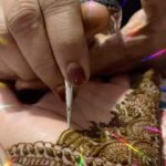 Padmini Kolhapure Instagram - Mehndi by @asma.sayed.526_ @tejukolhapure missed you @shazamorani see you tomorrow @kapoor.sunita 🤗 #happykarwachauth to all you lovely ladies in advance @pradeepjpsharma #padmasitaa