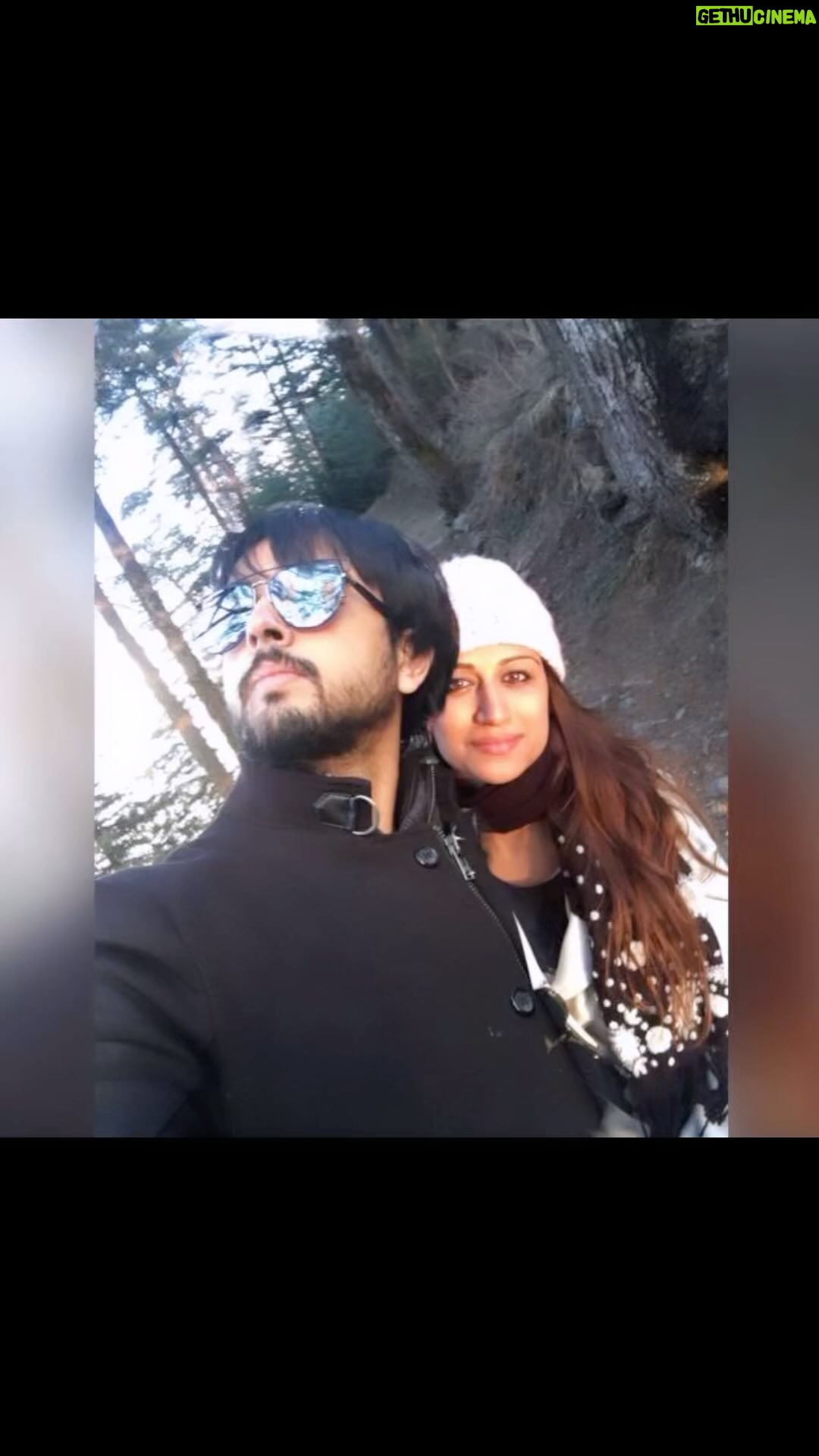 Padmini Kolhapure Instagram - Happy Anniversaryyyy my Chimni Pakhra ❤️ @priyaankksharma @shazamorani I remember this song Priyank practiced and practiced only to sing this to you.. this one again for your special day 🤗 and thank you for our beautiful Angel #babysharma ❤️❤️❤️