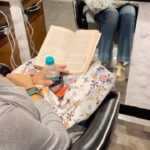 Padmini Kolhapure Instagram - Pleasantly surprised to see mother and child reading a book and not on their mobiles (in the salon ).. well done mommy keep it up ! 👏👏👏 (amusing to see parents and children on their respective phones when out for dinner in restaurants) 🤔