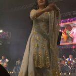 Padmini Kolhapure Instagram - Thank you for your mind blowing whistles #newjersey mazaa aaya @prriahaiderproductions #laxmikantpyarelal concert 2022 #usa #canada #sadhanasargam
