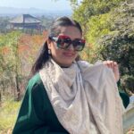 Padmini Kolhapure Instagram - Love this song ! Love the singer 😍 @asha.bhosle and love this country #japan #autumn 🍂