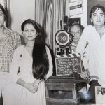 Padmini Kolhapure Instagram - #throwbackthursday after long 😊 I was so so thrilled to sign this movie Jab Pyaar Hua with Dutt Sahab starring the dashing @duttsanjay Mr Sunil Dutt , a legend, a man of principles, an inspiration ! #sunildutt Oh my God !!! Loved him in Padosan ! I can Watch that film à 1000 times ! Thank you @priyadutt for sharing these pictures 🤗