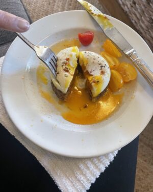 Paget Brewster Instagram - Poached eggy