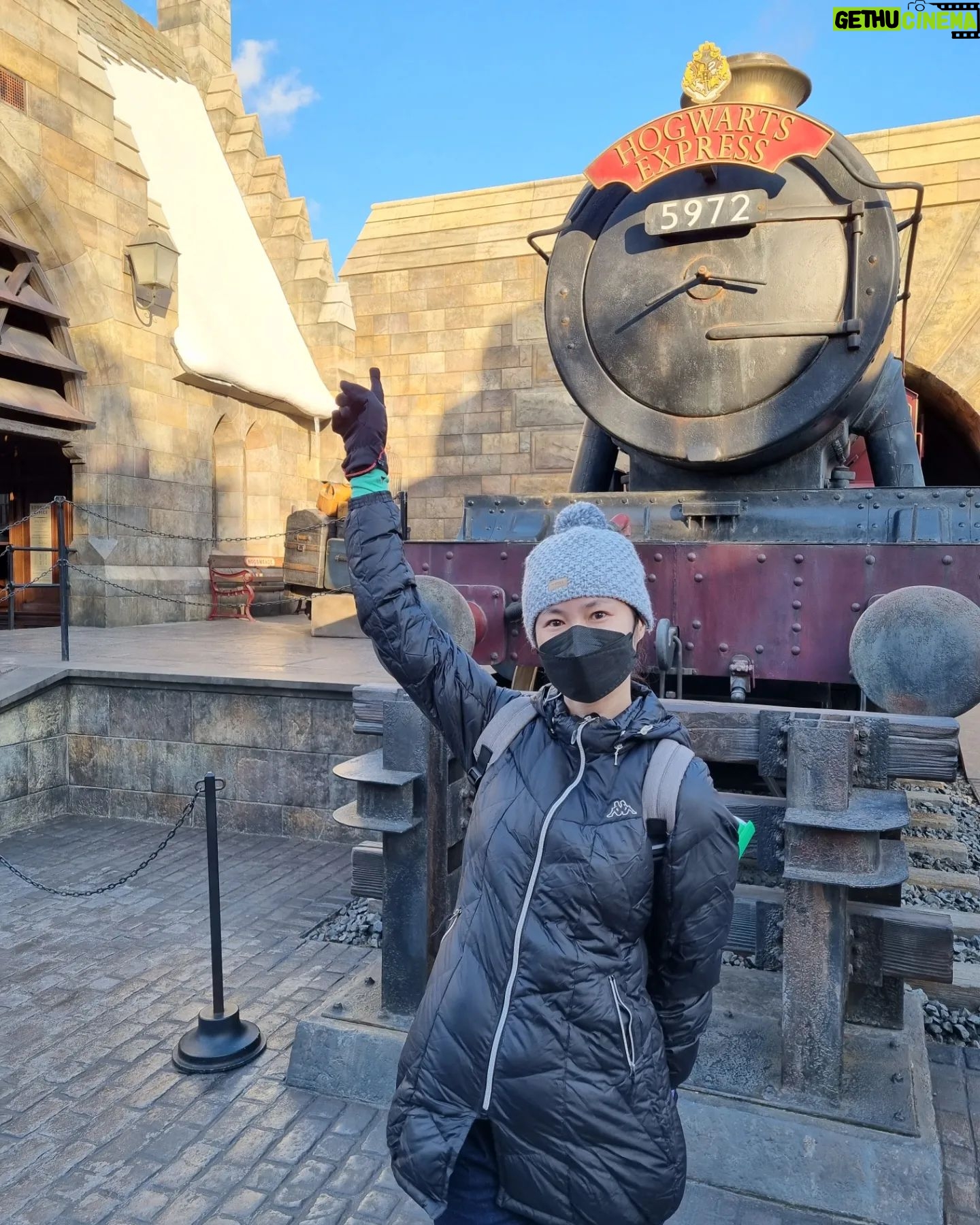Paige Chua - 3.2K Likes - Enrolled myself in Hogwarts. I thought that spells and potions might be the next big thing.
The hat tells me I belong to Gryffindor😇
I'll come back a witch..🤭🤣🤣
#bewitched #spellbound #hogwarts #gryffindor #skilllsfuture #justforlaughs