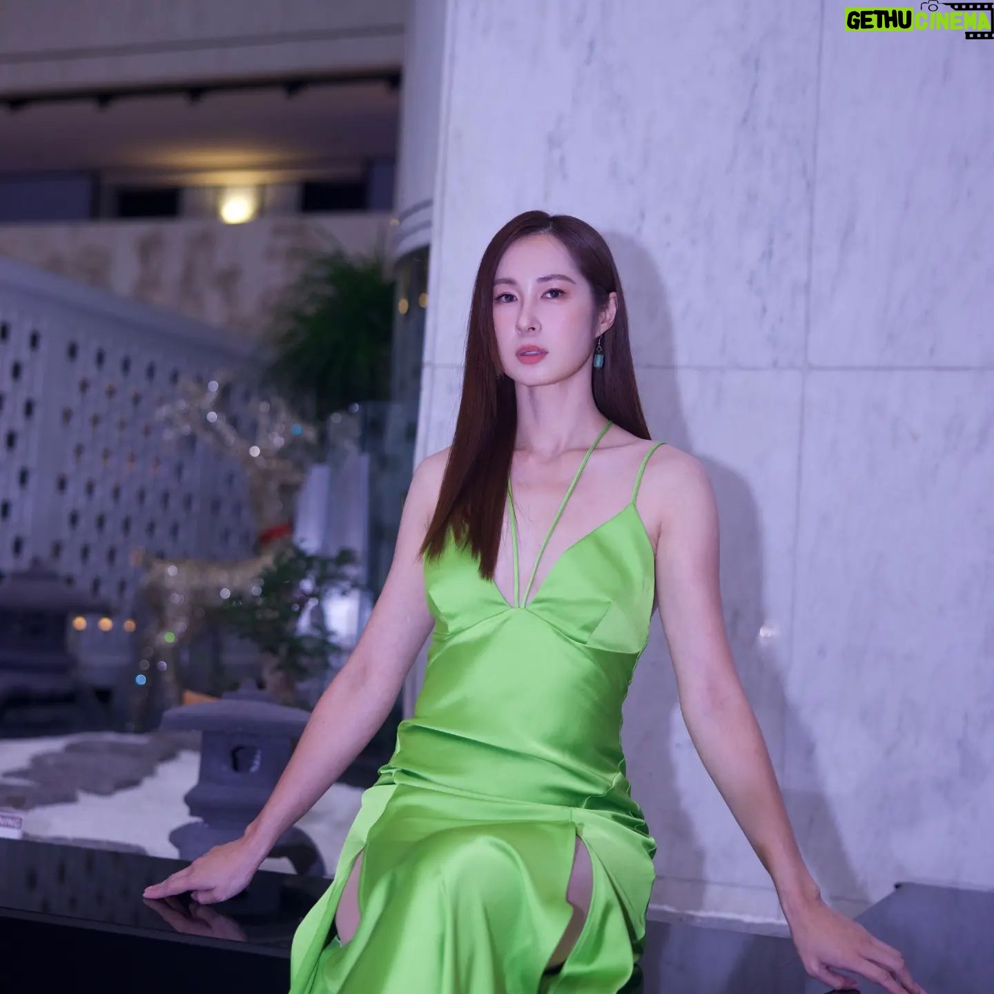 Paige Chua - 3.8K Likes - Before setting off....💚
by the talented
@henryhongzhen
@limelightstudiosg
@pinkoofficial @bluebellsg
@keithpngtl