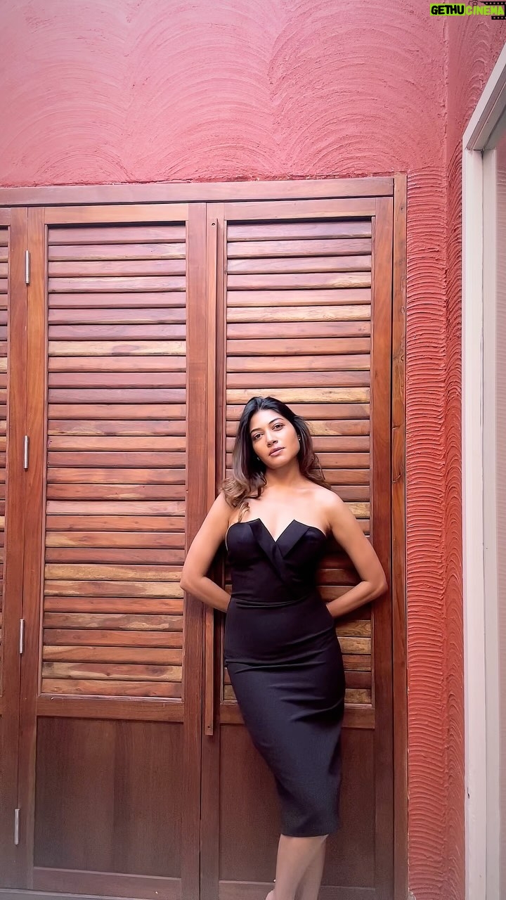 Pallavi Das - 3 Likes - Hi Monday 💥
Outfit @womenueofficial