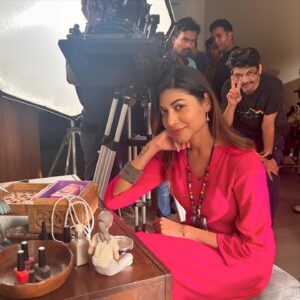 Pallavi Das Instagram - #bts 🩷
And hi photobomber @shirazbhattacharya 😋🙋‍♀️