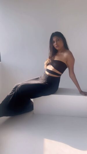 Pallavi Das Instagram - #bts 🖤
..
Outfit @deme_love_ 
HMU @pooja_dhakaan1
