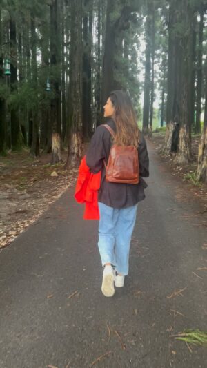 Pallavi Das Instagram - Love that the path to @ml05cafe Cafe in Shillong is lined with majestic pine trees. Such a beautiful path that leads to this hidden cafe. Absolutely loved it!! ♥️☕️🌲

 #cutecafes #shillong #northeastindia #caffeineproject #monsoon #meghalaya