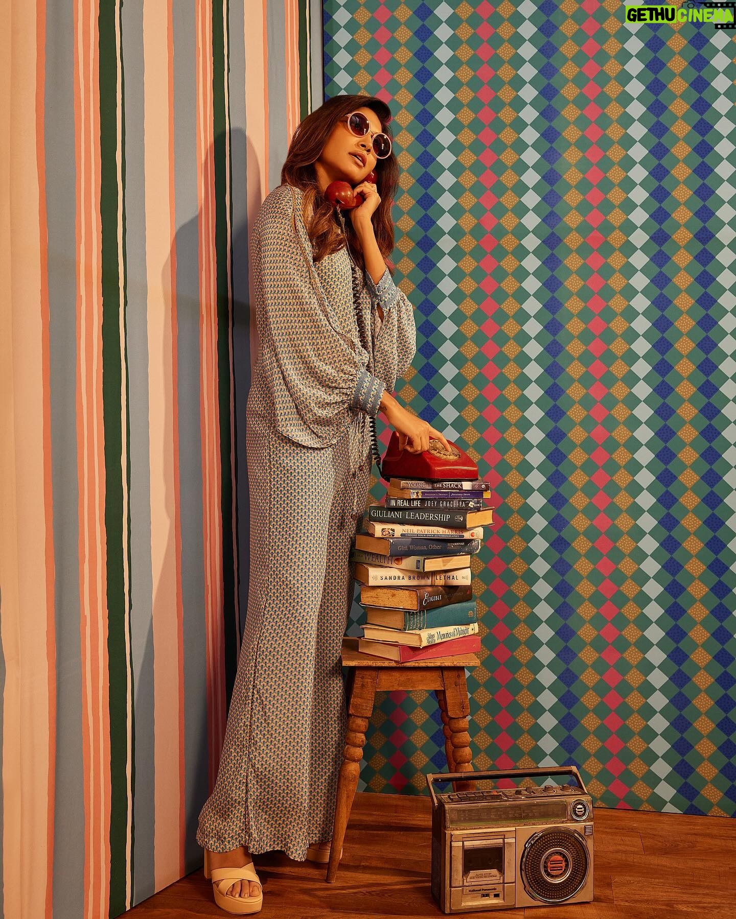 Pallavi Das - 3 Likes - Retro feels 🕺
…
For @sandhyashah.shah
📸 @tanvigvora
HMU @makeup_renuka
Styled by @jhanvi_pallicha
