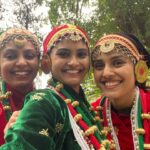 Pallavi Patil Instagram - There is nobody in the world that knows me better than my sisters.😘😘😘 Happy Siblings Day !!! @piyapatil_makeupartist @body_temple_shubhangi . . #sisters #bestfreinds #siblingsday #onlylove