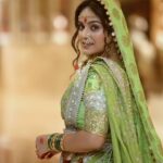 Pallavi Patil Instagram - 💚💚💚 . . Photography by @saneshashank Makeup by @nupuradeshpande_artistry Hair by @hairandmakeupbyradhe Styled by @samprata23 CELEBRTITY management @makeupbyberdesaurabh Saree @royaltasta Jwellery @satyamjewellers Nath @jizajewellerystudio . . #saree #traditional #punetimes #punetimesfashionweek #pallavipatil
