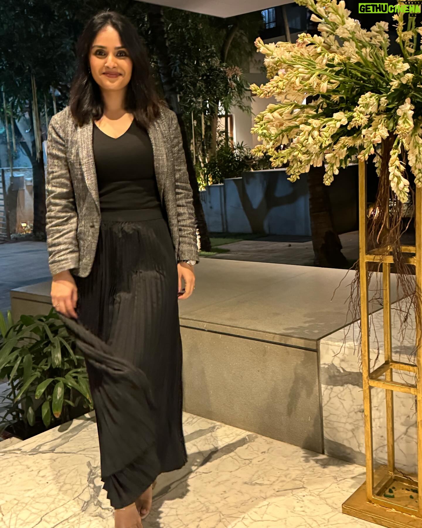 Pallavi Patil Instagram - ✨✨✨ . . #addictedtoblack #winter #shorthair #pallavipatil