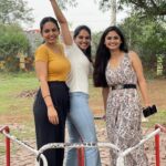 Pallavi Patil Instagram - There is nobody in the world that knows me better than my sisters.😘😘😘 Happy Siblings Day !!! @piyapatil_makeupartist @body_temple_shubhangi . . #sisters #bestfreinds #siblingsday #onlylove