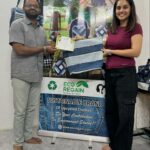 Pallavi Patil Instagram - You can give your old clothes in their store.@ecoregain_official which they recycle and reuse in fashionable and sustainable way that matches your style quotient. I am happy to be part of this initiative. @swapniljo10 You are doing great work . Thanks for the tote bag ☺️ . . #ecoregain #ecofriendly #ecofriendlyfashion #ecofriendlybusiness #recycle #reuse #fromdenimtobag