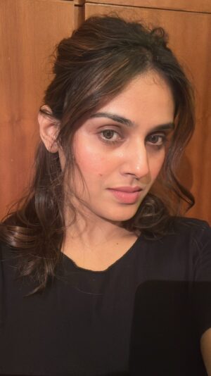 Pallavi Patil Instagram - Loving yourself is the greatest revolution 🥰
.
.
( Shoot च्यावेळी हाताला अल्ता लावला होता ..)
.
.
#loveyourself #itsnecessary #youareenough #pallavipatil