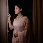 Pallavi Patil Instagram – 🕊️🕊️🕊️
.
.
Styled by @mahamsarfaraj 
Hair Makeup by @shwetamoremakeovers 
Video by @rohitographs @pixel.by.sai
.
.
#pinksaree #pearls #pallavipatil