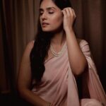 Pallavi Patil Instagram – 🕊️🕊️🕊️
.
.
Styled by @mahamsarfaraj 
Hair Makeup by @shwetamoremakeovers 
Video by @rohitographs @pixel.by.sai
.
.
#pinksaree #pearls #pallavipatil