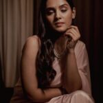 Pallavi Patil Instagram – 🕊️🕊️🕊️
.
.
Styled by @mahamsarfaraj
Hair Makeup by @shwetamoremakeovers
Video by @rohitographs @pixel.by.sai
.
.
#pinksaree #pearls #pallavipatil