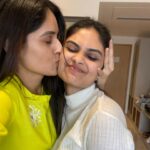 Pallavi Patil Instagram - There is nobody in the world that knows me better than my sisters.😘😘😘 Happy Siblings Day !!! @piyapatil_makeupartist @body_temple_shubhangi . . #sisters #bestfreinds #siblingsday #onlylove