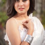 Pallavi Sharma Instagram - Full song link in my bio ❤️ . . . . #monmajhi #musicvideo #newsong #viralreels #réel #reelsinstagram #reelitfeelit