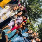 Pallavi Sharma Instagram - Picnic time 😄 Team #neemphulermodhu