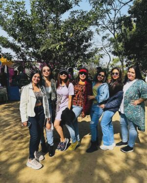Pallavi Sharma Instagram - Picnic time 😄
Team #neemphulermodhu