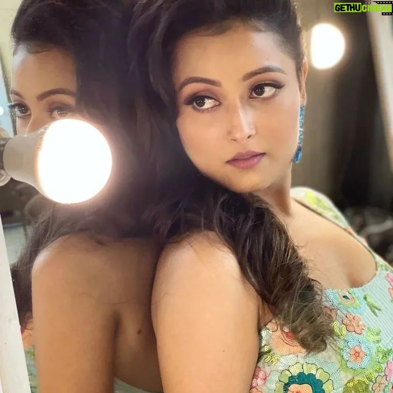 Pallavi Sharma - 35.2K Likes - Thank u Sandy...❤️
.
.
#pallavi #pallavisharma #actor #actress #bengaliserialactress #kolkataactress #tollywoodactress #tollydiva #tollywooddiva #actress #televisionactress #actorslife #saree #sareelook #sareelove #shoot #photoshoot #serialactress #red #redsaree #saree #sareelook #sareelove