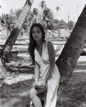 Paloma Monnappa Instagram - Arugam bay, Sri Lanka 🌴 Year 2023 - shot on film 📸 with the gorgeous @beatricegilbophotography 
.
.
.
.
.
.
.
.
.
.
#arugambay #srilanka #film #filmphotography #blackandwhite #shotonfilm #filmisnotdead #eastcoast