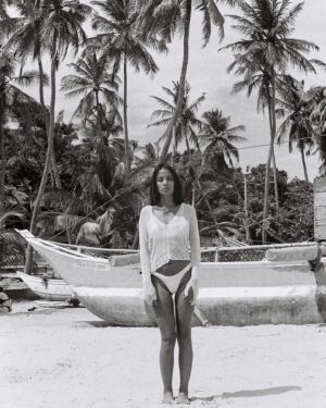 Paloma Monnappa Instagram - Sunny ☀️ Mornings shot on film 🎞️ with @beatricegilbophotography on the East Coast 🌊
.
.
.
.
.
#arugambay #srilanka #film #filmphotography #blackandwhite #shotonfilm #filmisnotdead #eastcoast