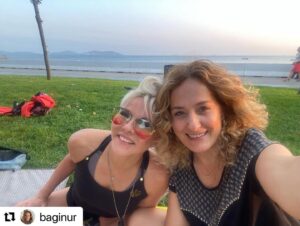 Pamela Spence Instagram - #Repost @baginur 
Kızlarrrrrla Piknik sahil