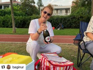 Pamela Spence Instagram - #Repost @baginur 
Kızlarrrrrla Piknik sahil