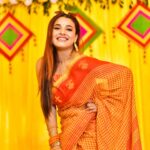 Pamela Mandal Instagram - Haldi- Golden vibes and Haldi Dreams!! Ultimate symbol of Love and Blessings… 😍😍😍 #saree #haldi #haldiceremony #frindship #fashion #goodvibes #family #festival #sareelove Cotton handloom beautiful, yellow saree for orders Whatsaap8097176003