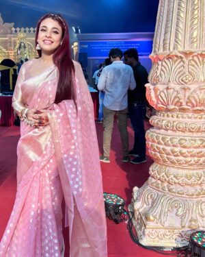 Pamela Mandal Instagram - Ashtamir saj💕
#durgapuja #bts #festival #saree #bengoli #instagram ##sareelover #subhomahalaya #devidurga #mahalaya2023 #like #comment #impower #strong #beautiful #bongbeauties #bengolisaree #maa #jaimatadi #cottonsaree @creationbypamela